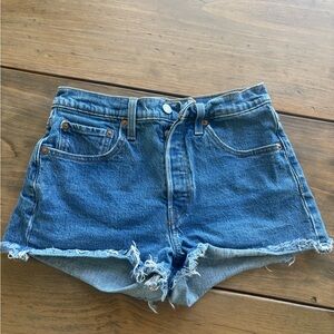Levi’s cut off denim shorts